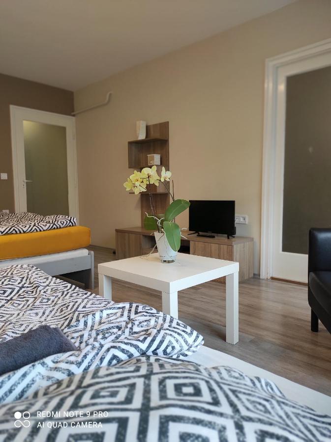Baross Apartman Kaposvar Exterior photo