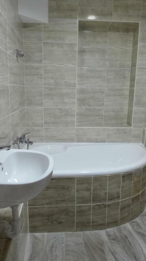 Baross Apartman Kaposvar Exterior photo